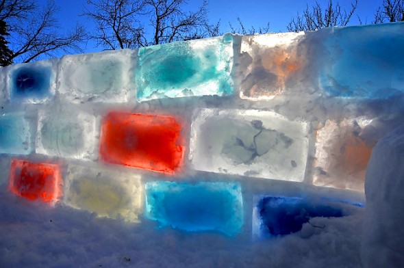 Construction of this amazing wall took 5 to 6 nights in temperatures ranging from -28 to -35C. Unspeakablefilth / Reddit