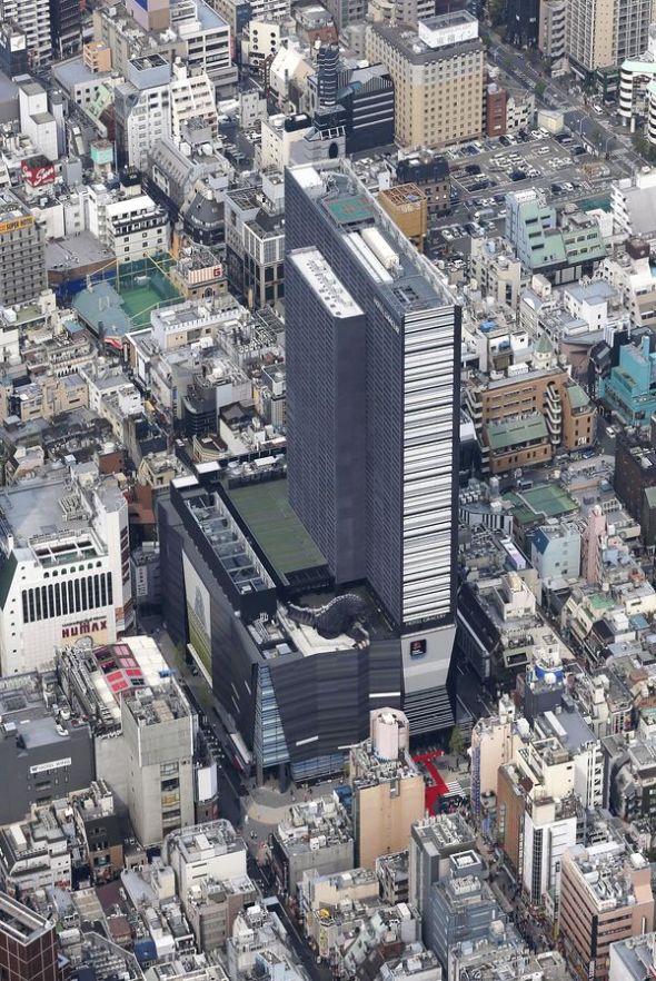 The Yomiuri ShimbunAn aerial photograph of the Shinjuku Toho building constructed on the site of the former Shinjuku Koma Stadium theater