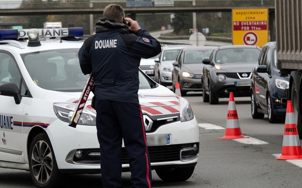 Police and customs officers control vehicles on November 14, 2015 at the France-Belgium border at Neuville-en-Ferrain